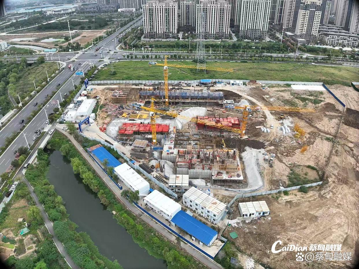 “项目落地等不起也慢不得” 蔡甸现代城建设假期按下“加速键”-悠哉生活圈